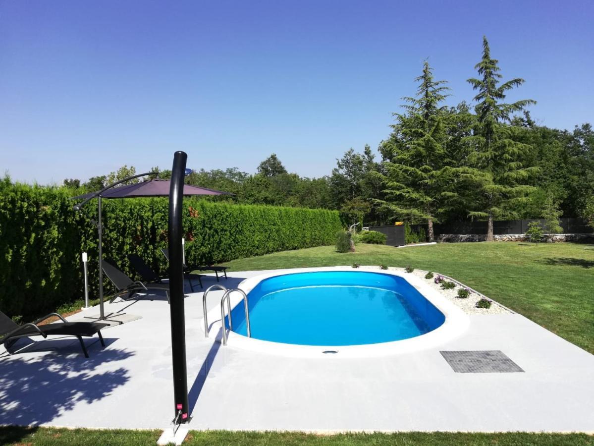 Holiday Home Maria Pazin Exterior foto