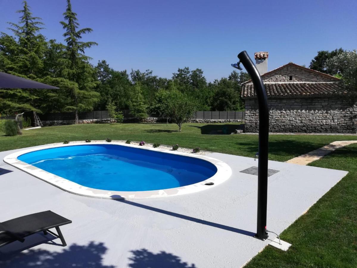 Holiday Home Maria Pazin Exterior foto