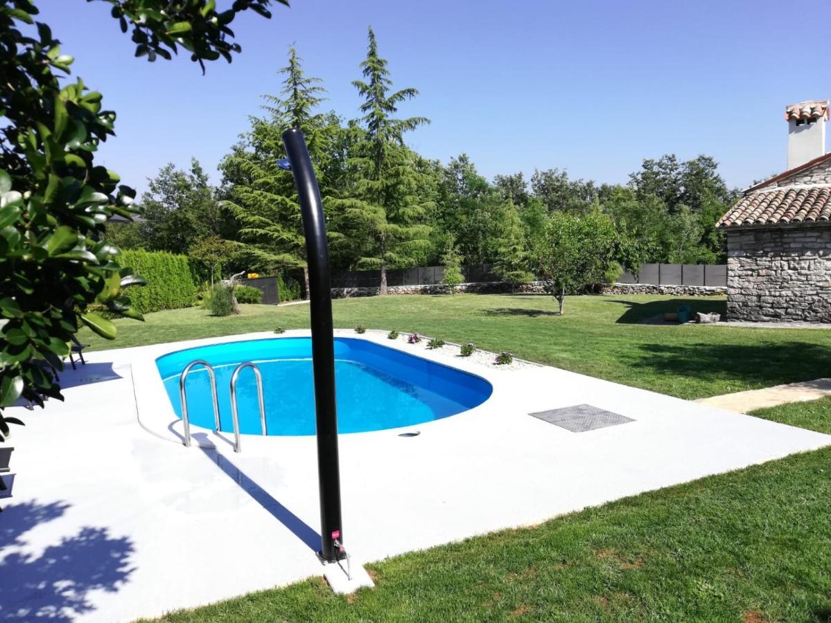 Holiday Home Maria Pazin Exterior foto