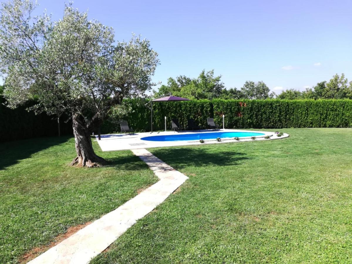 Holiday Home Maria Pazin Exterior foto