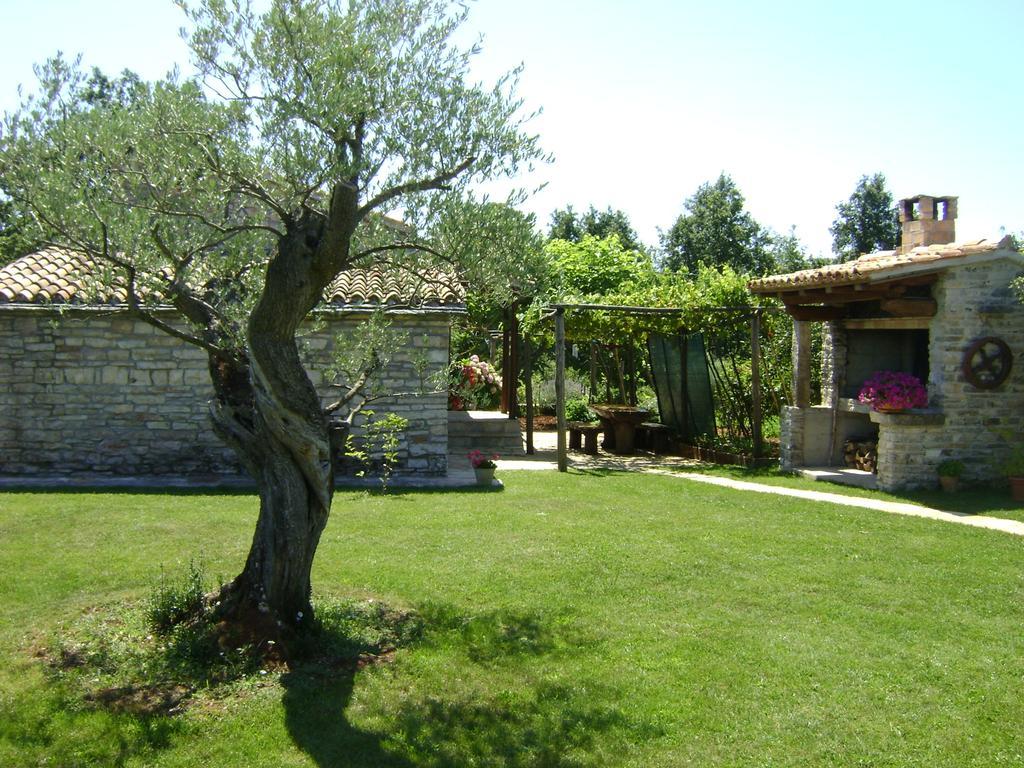 Holiday Home Maria Pazin Exterior foto